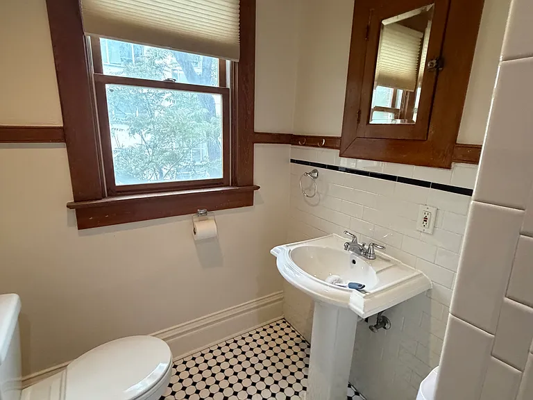 1823 N Clarkson St — Photo 15