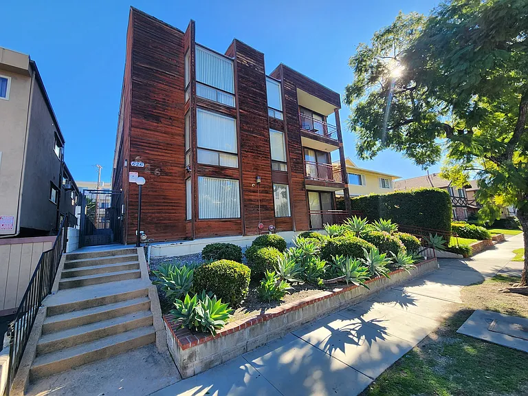 626 N Isabel St #301 — Photo 30