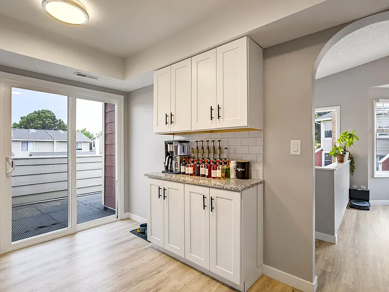 424 W Rockrimmon Blvd — Photo 12