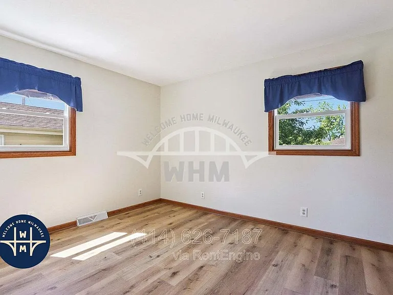 3559 S 33rd St — Photo 9