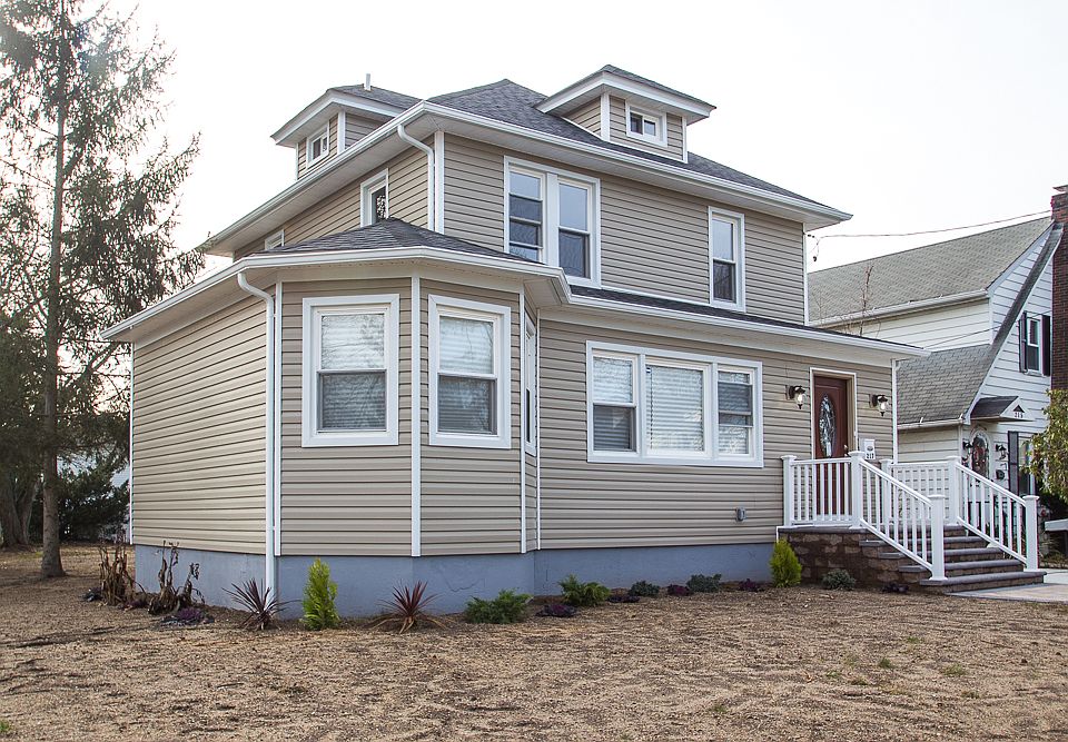 1st image of 217 Chapman Ave