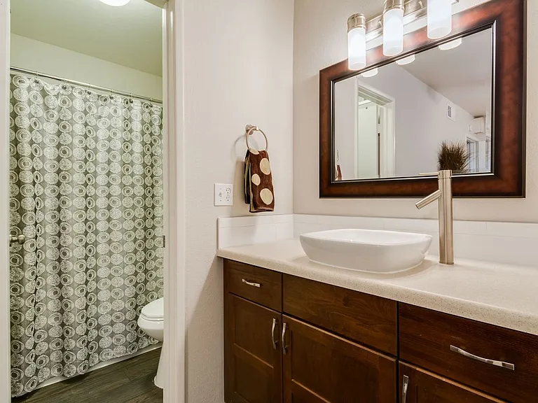 Escondido Apartments — Photo 32