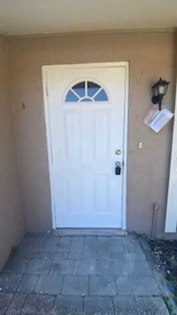 3/2 Move In Ready — Photo 2