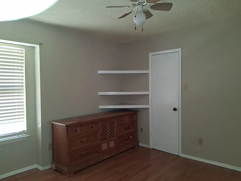 910 Southmoor Dr #910 — Photo 6