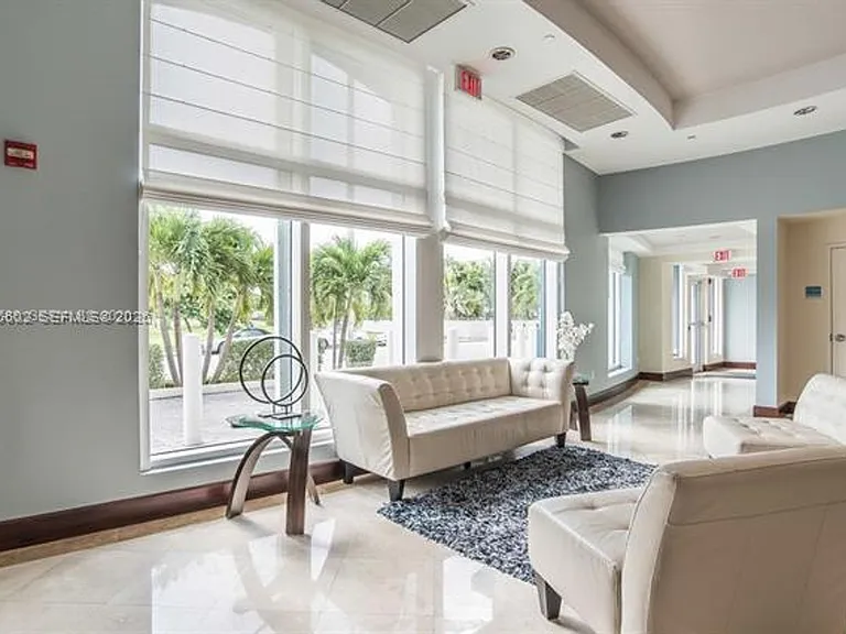 7600 Collins Avenue Cu #712 — Photo 4