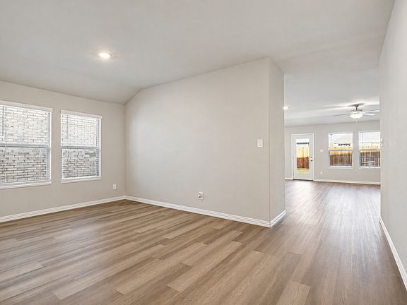 3rd image of 753 Poppy Ln