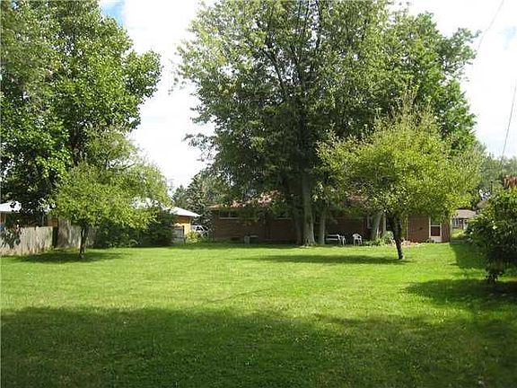 3rd image of 36 Woodlane Dr
