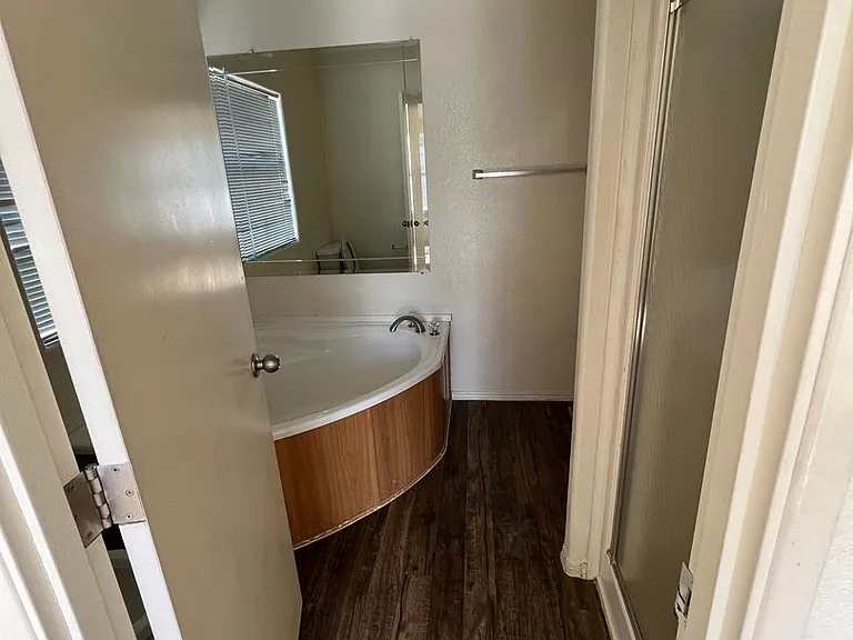 1915 N Park Ave #2 — Photo 7