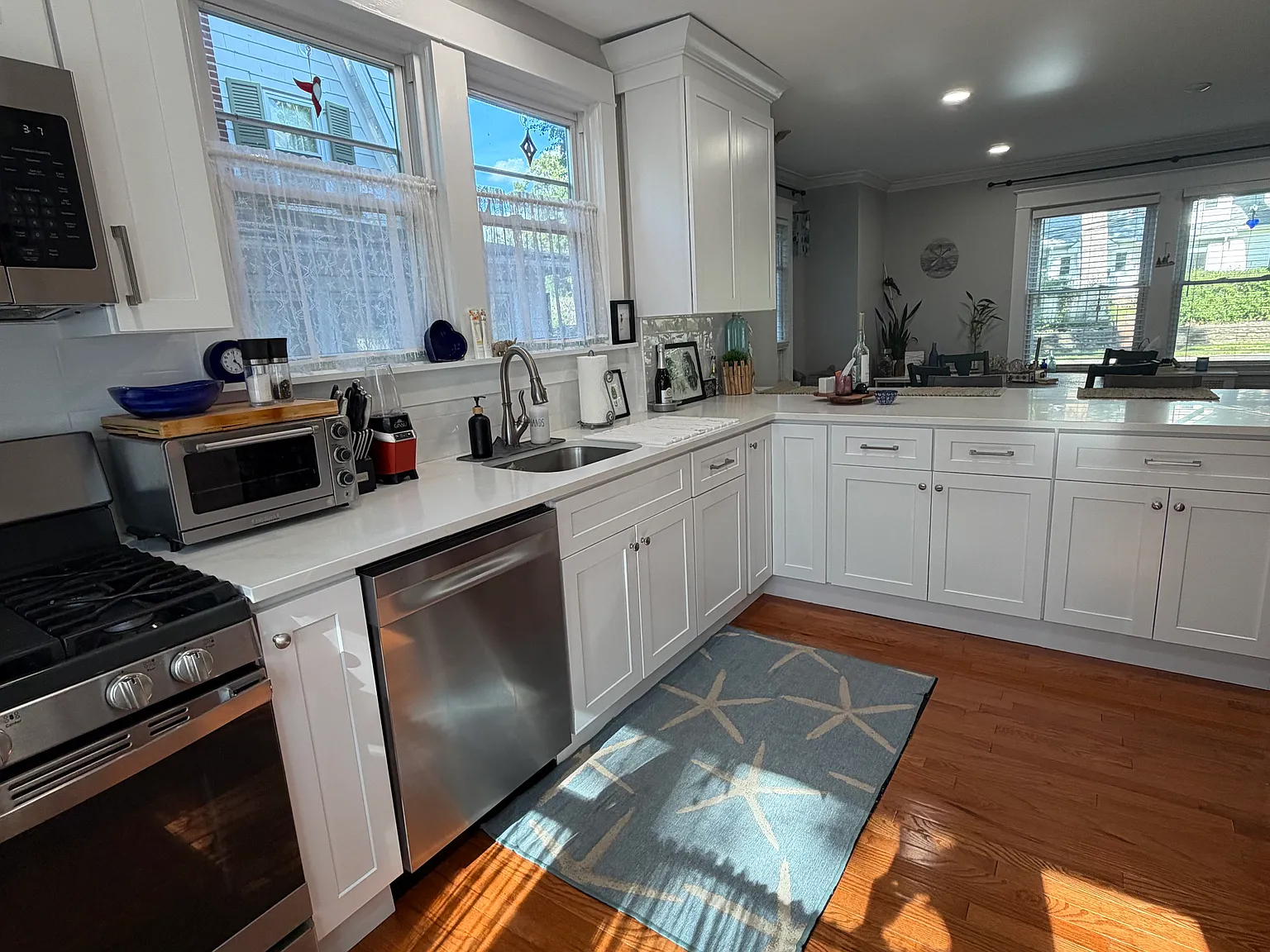 3 bed, 1989 sqft, $4,750 — Photo 3