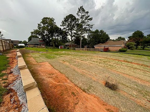 3rd image of 1209 Jamestown Dr