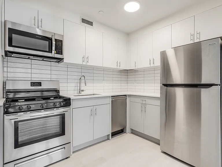 351 E 10th St #2C — Photo 2