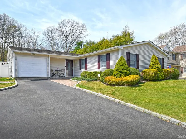 186 11th Avenue, Holtsville, NY 11742
