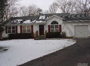 3 Jeanne Ct, Hampton Bays, NY 11946