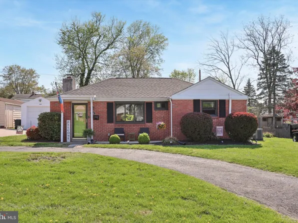 828 Woodbrook Ln, Plymouth Meeting, PA 19462