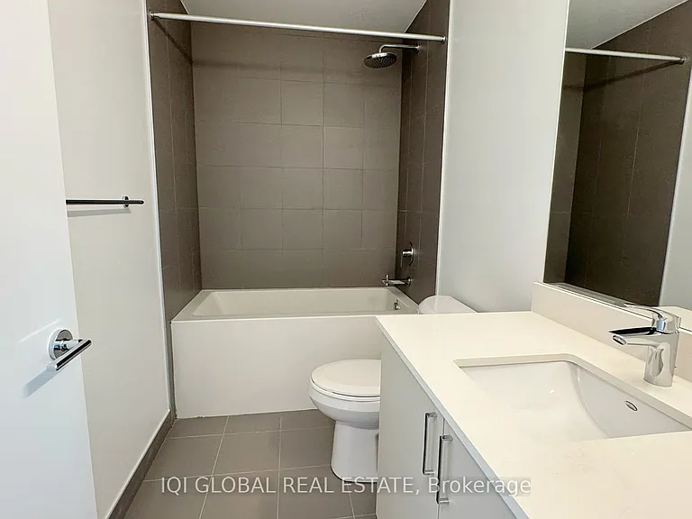 1005 Dundas St E #556 — Photo 11