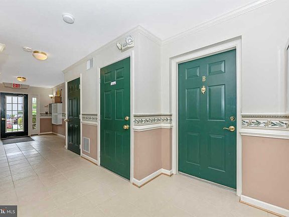 3rd image of 500 Bradley Ct #4B