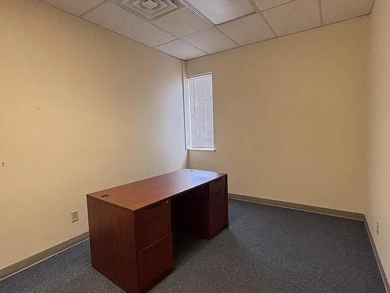 2700 Simpson Ave — Photo 11