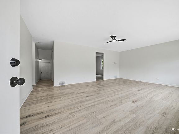 3rd image of 16445 Dobson Ave