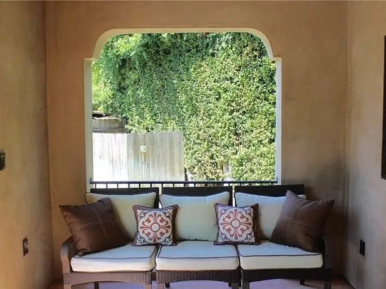 507 Grove Pl — Photo 3