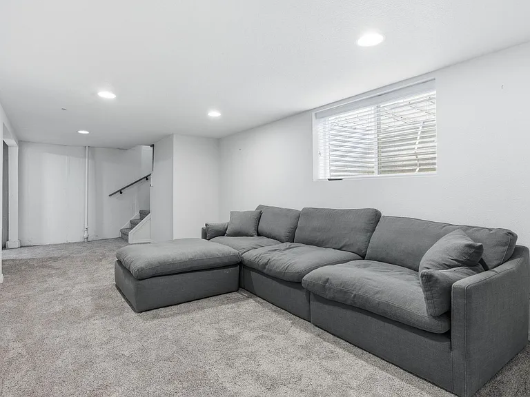 1017 E 40th Ave — Photo 18