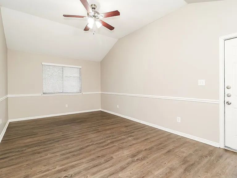 9308 Cynthia Ct — Photo 3