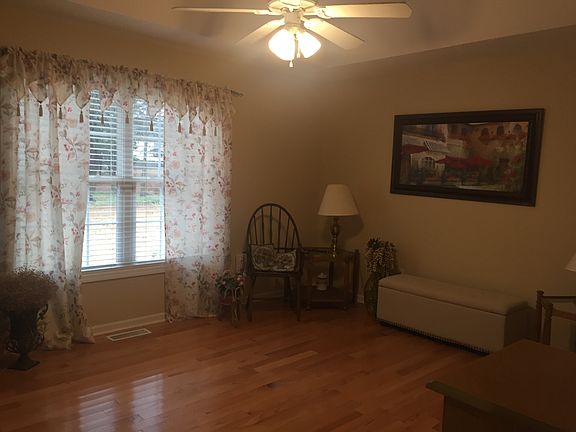 Front bedroom 