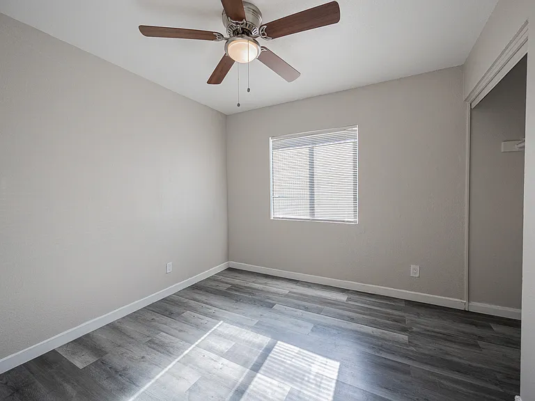 1703 W Mountain View Rd — Photo 36