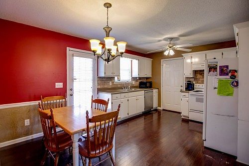 5th image of 3019 Penny Ln