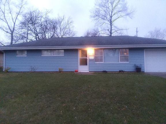 3rd image of 2115 N Wellington Dr