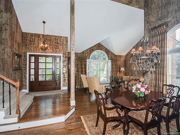 4th image of 7215 Leharne Dr