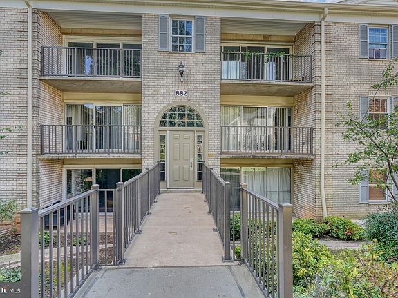 4th image of 882 College Pkwy APT 204