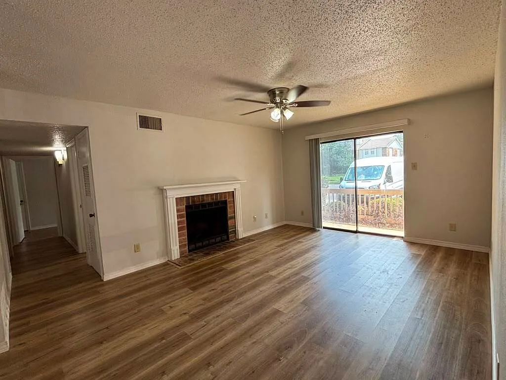 1250 Henckley Ave — Photo 4