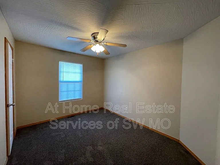 917 N Madison Ave — Photo 5