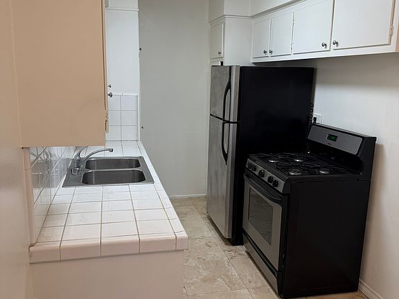 2nd image of 7323 Willoughby Ave APT 3