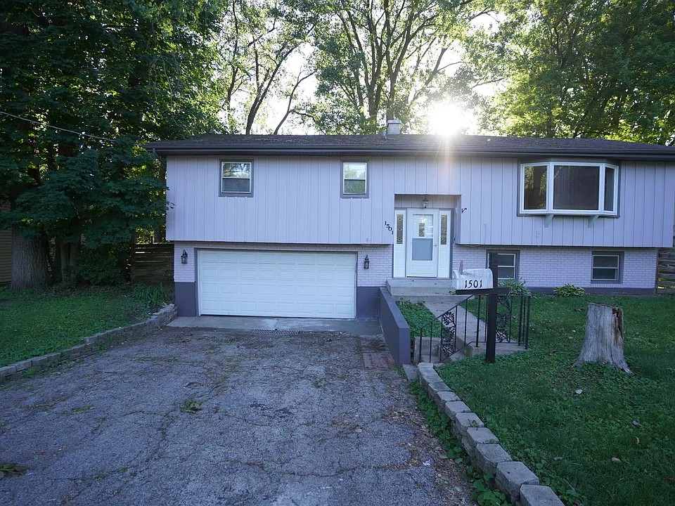 1501 N Freund Ave
