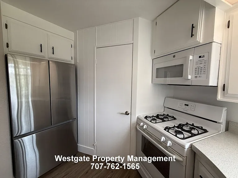 965 Eastman Ln — Photo 12