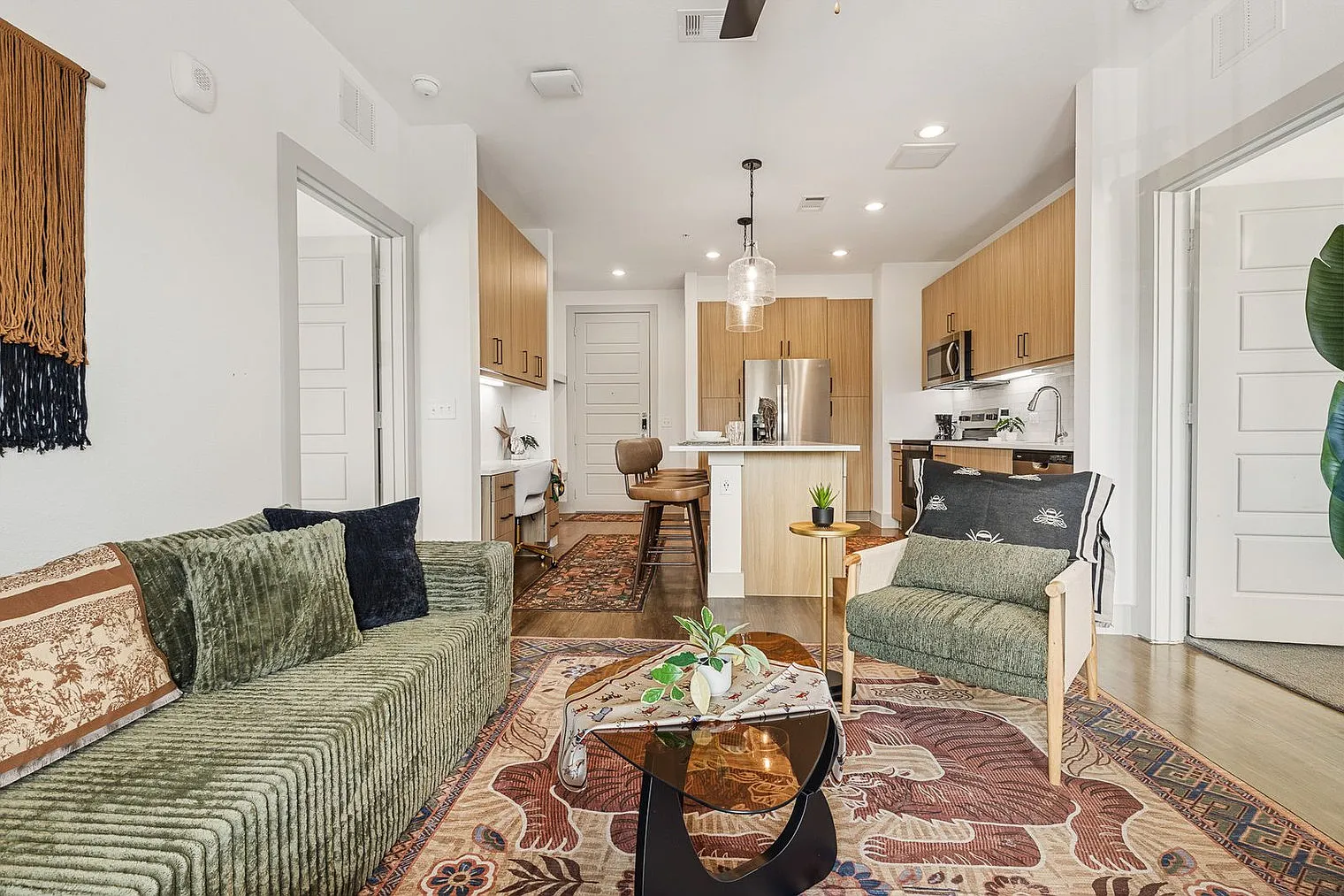 2 bed, 2.0 bath, 914 sqft, $4,354 — Photo 4