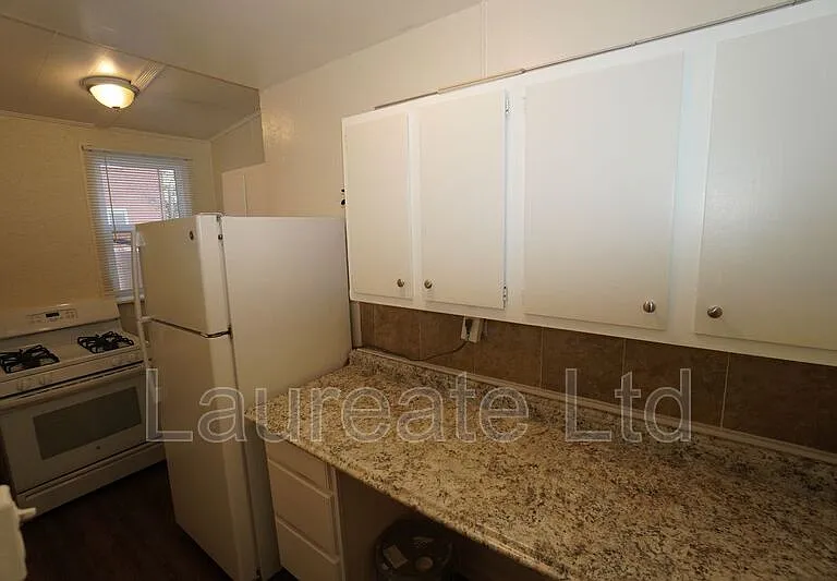 809 N Ogden St — Photo 3