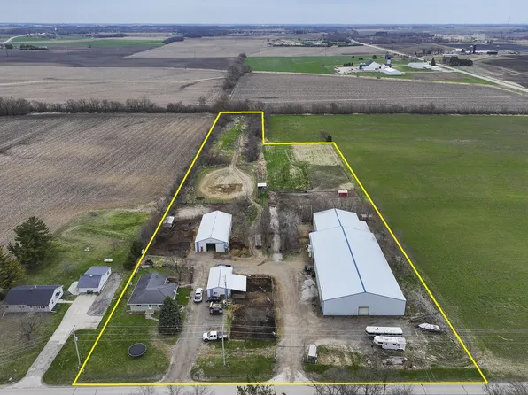 5035 69th Dr, Yorkville, WI 53182