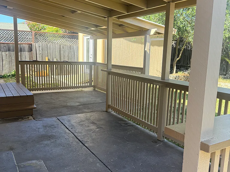 1315 Gillpepper Ln — Photo 1