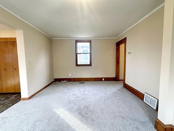 3rd image of 1264 Reaney Ave