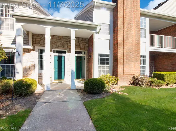 4354 Berkshire Dr, Sterling Heights, MI 48314