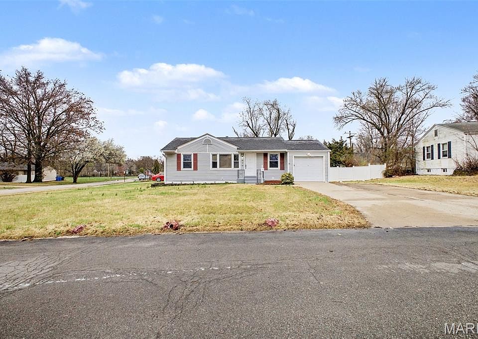 1st image of 310 Saint Nicholas Ln