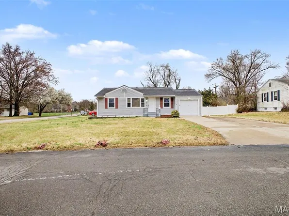 310 Saint Nicholas Ln, Florissant, MO 63031
