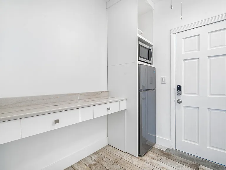 180 SW 63rd Ave #1 — Photo 4