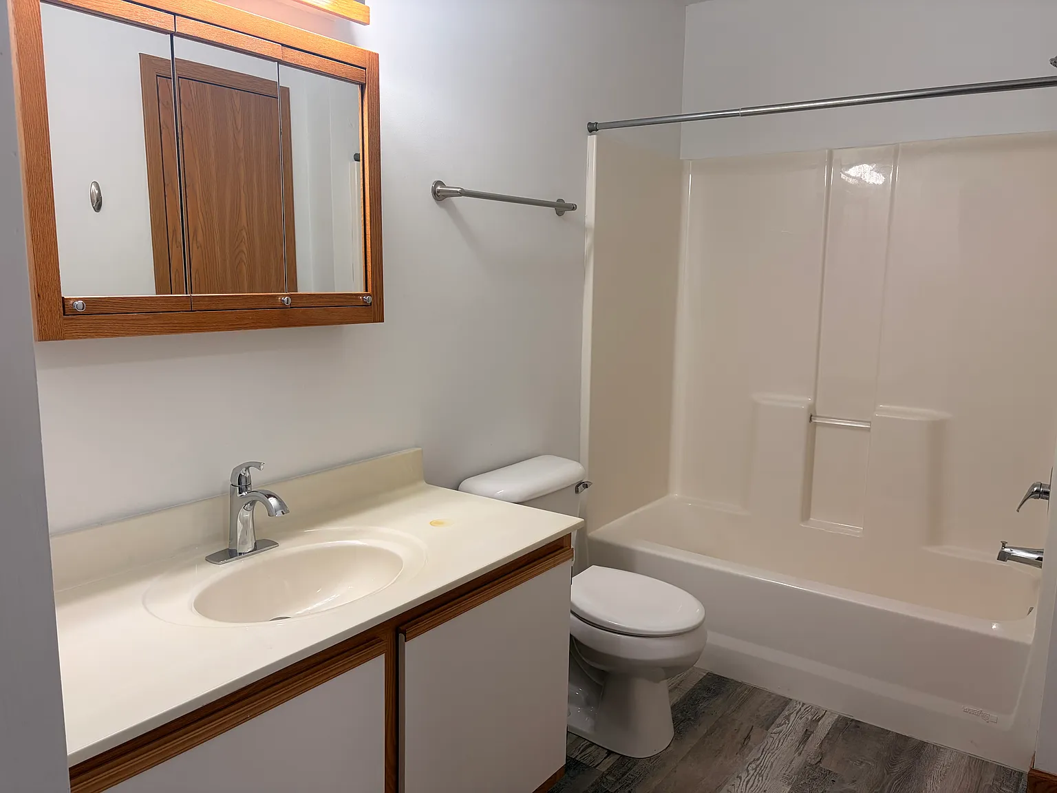 1 bed, 725 sqft, $1,190 — Photo 2