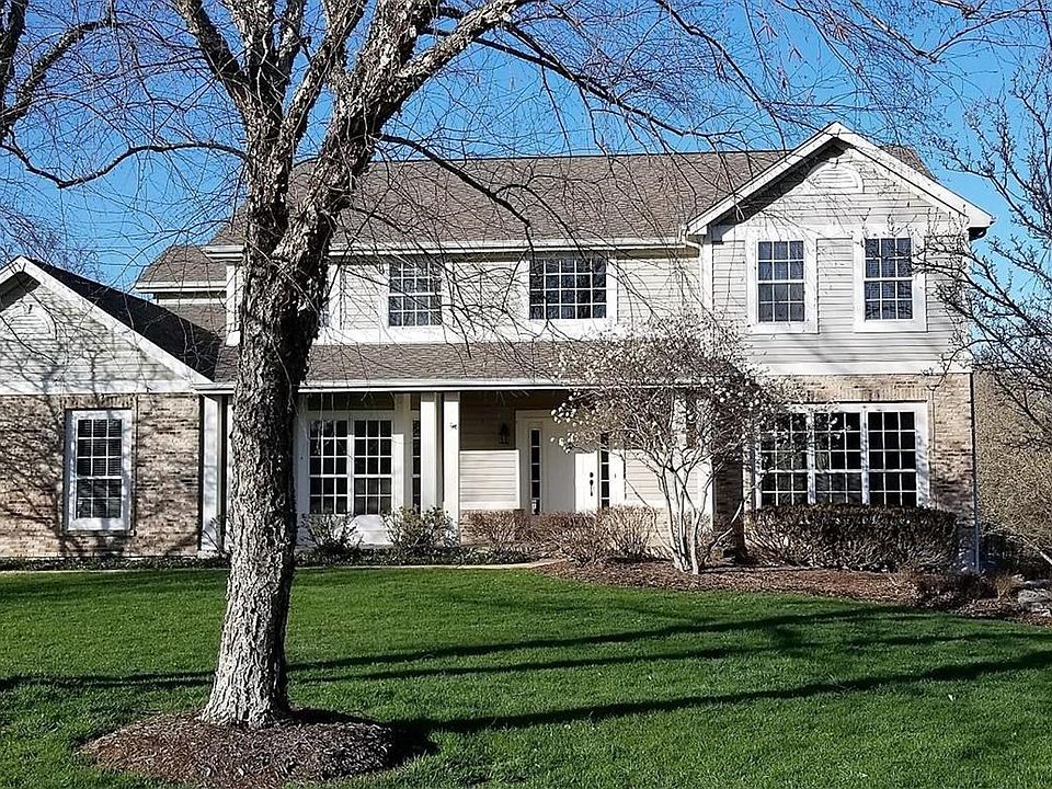 Picture perfect 2 story home on 1.3 acres in Radcliffe Place