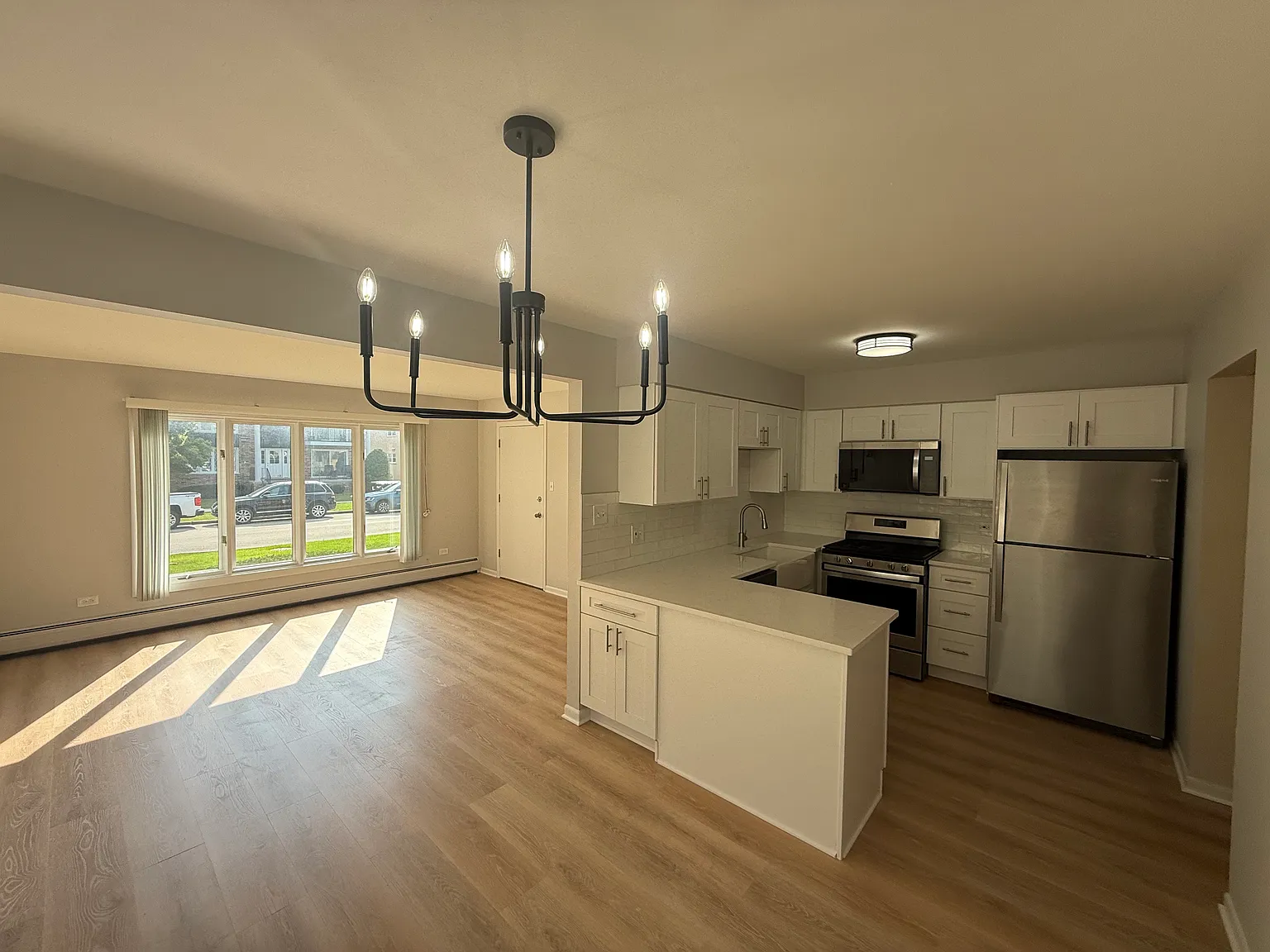 2 bed, 1000 sqft, $1,875 — Photo 2