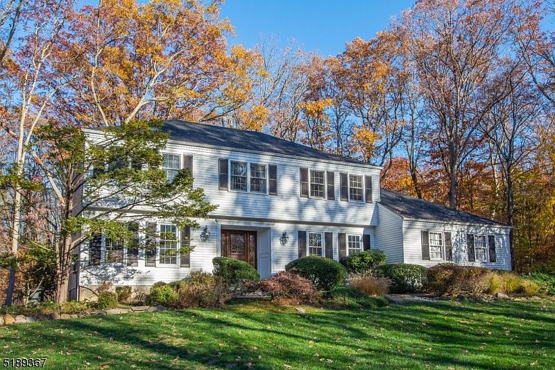 1st image of 11 Drum Hill Ln