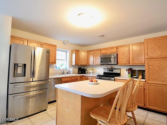 4th image of 802 Adelphia Road